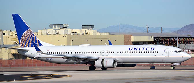 United Boeing 737-924 N39418, Phoenix Sky Harbor, January 12, 2016